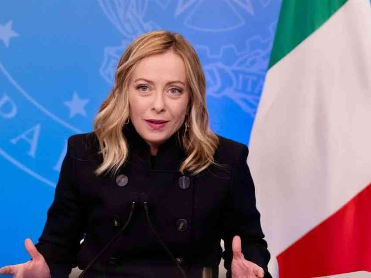 Meloni chiama in causa De Benedetti e il Pd