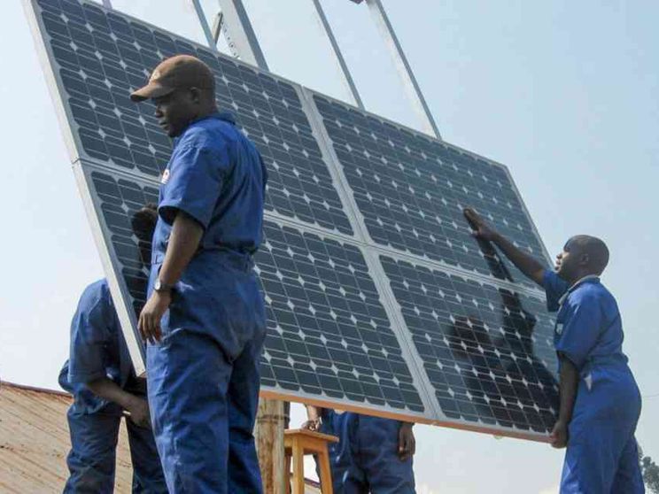 «Priorità alle rinnovabili», la campagna per un'Africa green