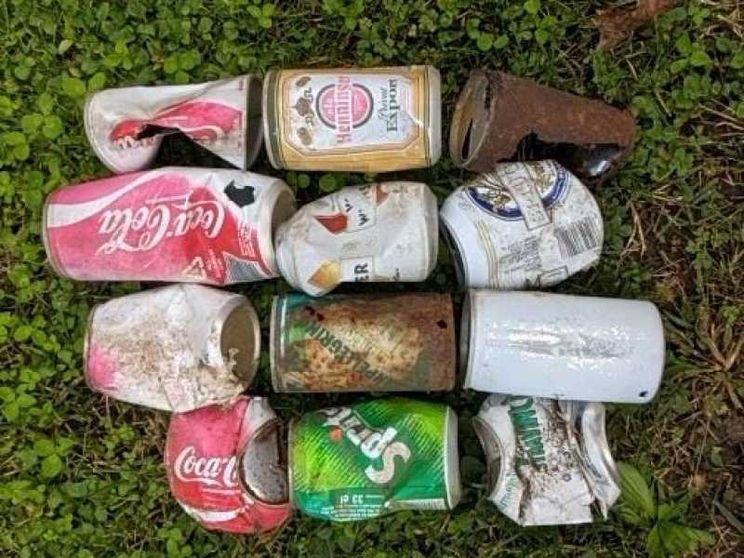 Fazzoletti, lattine e pneumatici: sulle Alpi una vetta piena di rifiuti