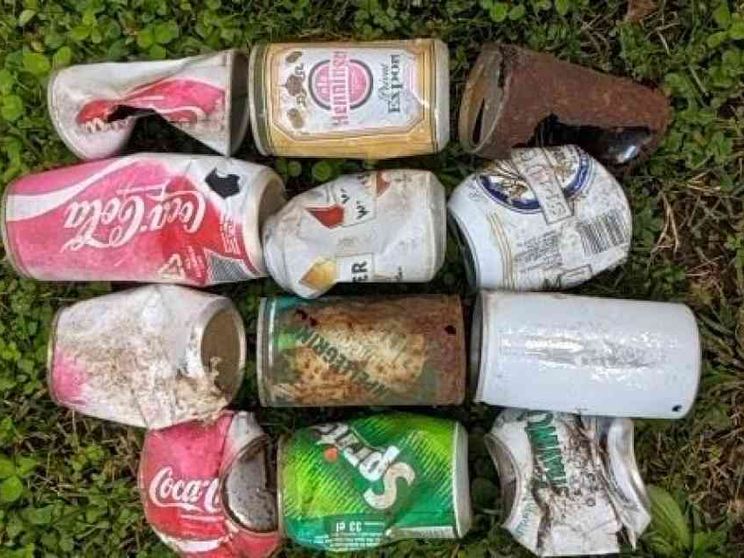 Fazzoletti, lattine e pneumatici: sulle Alpi una vetta piena di rifiuti