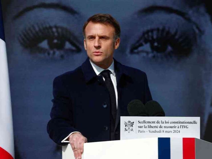 Macron: ora il “diritto di aborto” anche tra i diritti fondamentali Ue