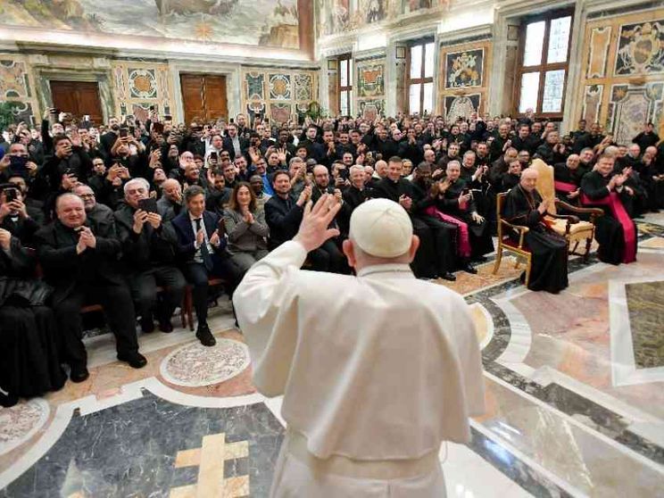 Il Papa ai preti: nel confessionale donate perdono con tenerezza materna