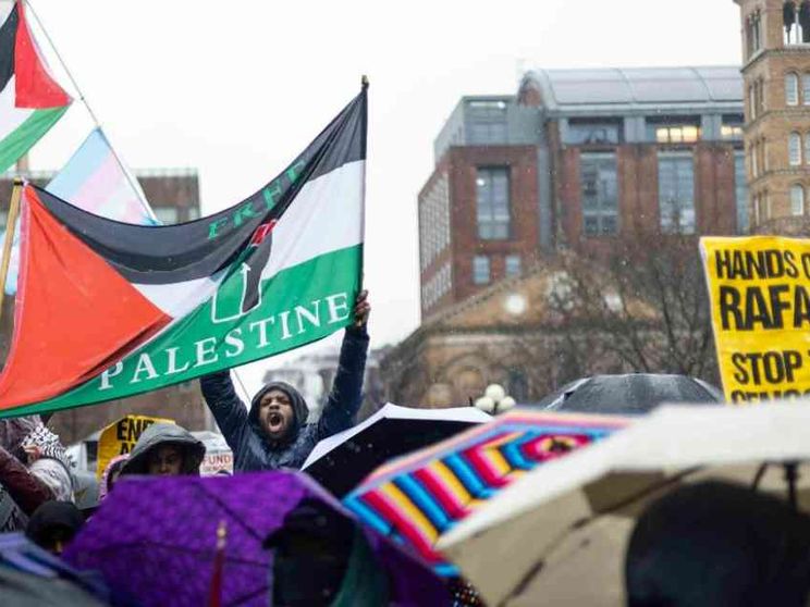 La cultura woke venata di gnosticismo condanna l'Occidente e sta con Hamas