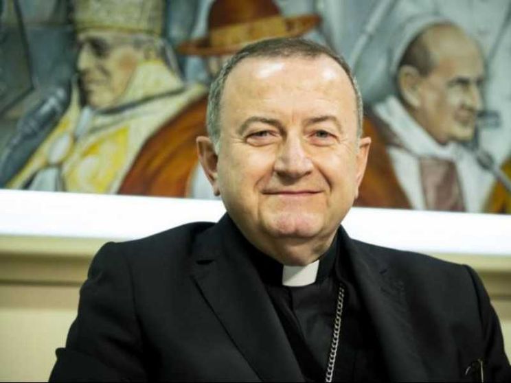 L'arcivescovo Ghizzoni: «Con le vittime degli abusi, sempre»