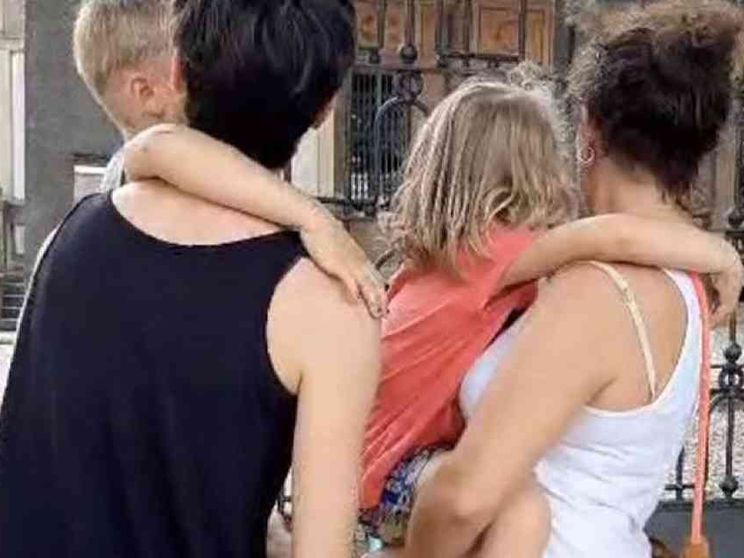 Esistono “due mamme”? Si manipolano le parole, e la realtà scompare