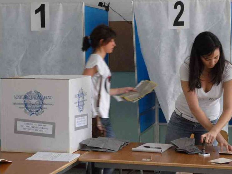 I numeri, i seggi, la prima volta dei 16enni: cosa c'è da sapere sul voto Ue