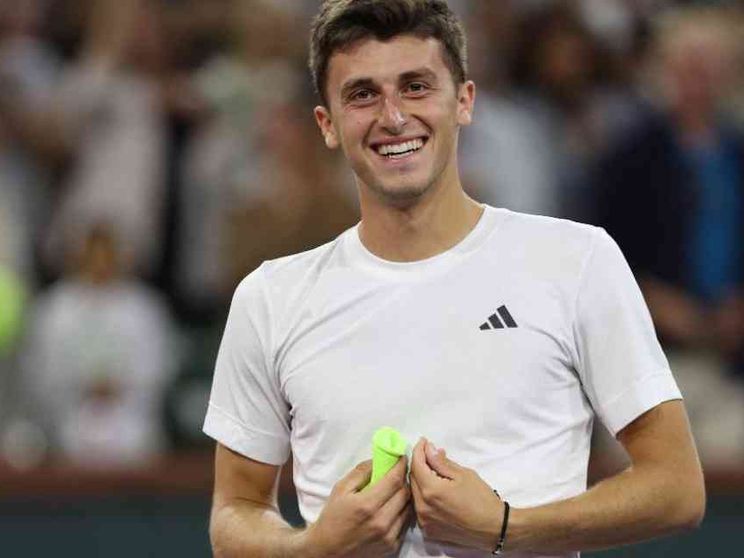 Il trionfo a sorpresa su Djokovic e il modello Sinner: chi è Luca Nardi