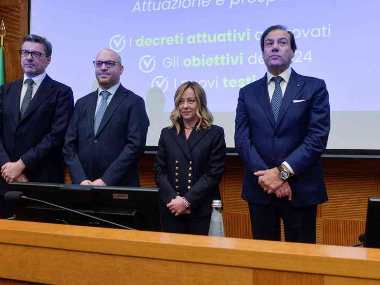 Meloni: «Non dirò mai che le tasse sono bellissime»