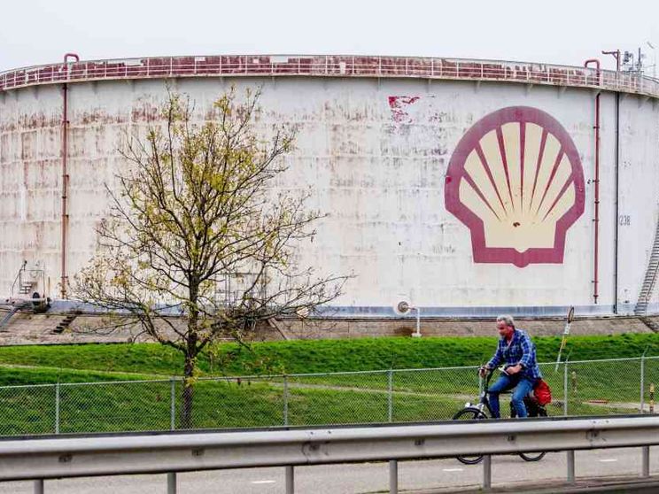 Shell rallenta sulla decarbonizzazione e taglia gli obiettivi per il 2030
