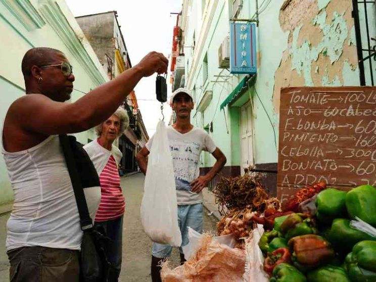 Cuba resta anche senza uova, la Colombia corre in aiuto