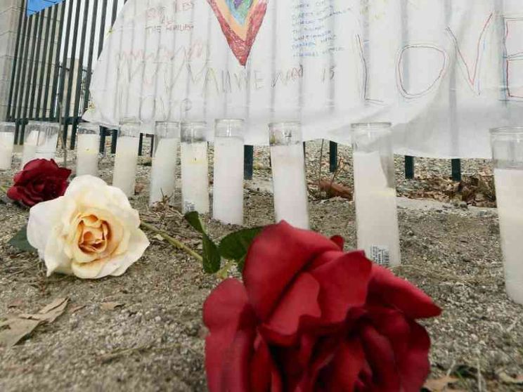 La polizia ha ucciso un ragazzino autistico che brandiva una zappa