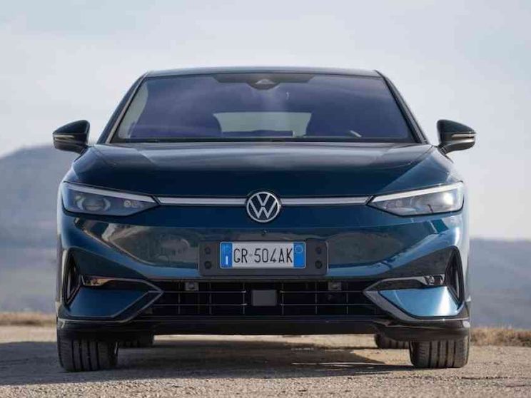 Volkswagen ID.7, la "berlinona" elettrica che va lontano
