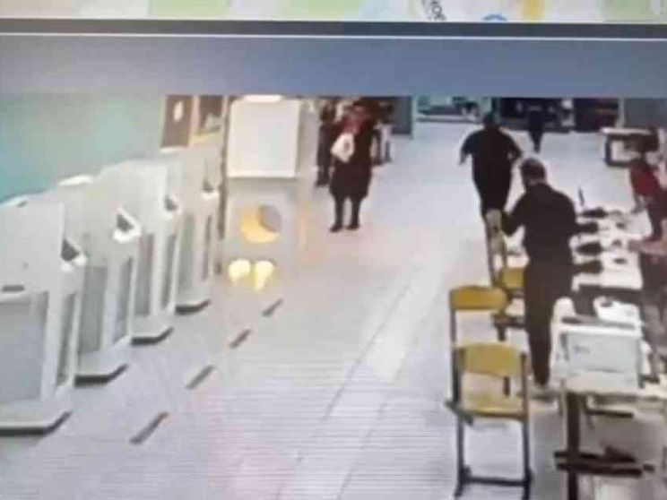 Russia, il sabotaggio va ai seggi. «Questi sono atti di terrorismo»