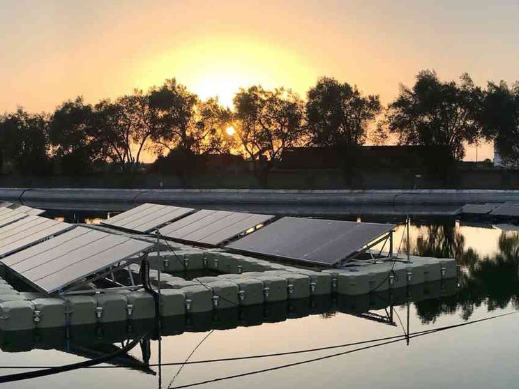 Se il sole sull'acqua regala energia: il fotovoltaico ora galleggia