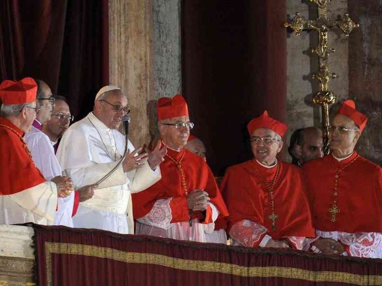 «Non dimenticarti dei poveri, mi dissero». Francesco racconta il suo Conclave