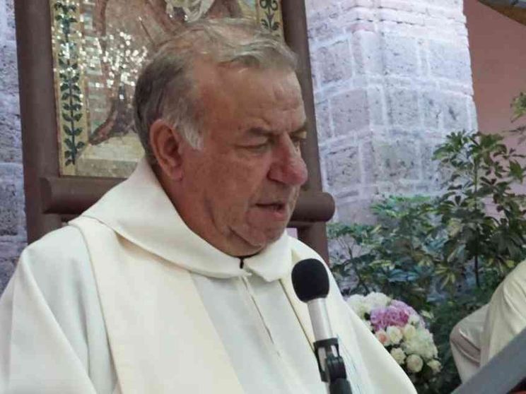 È morto don Paolo Dell'Aversana, il volto della resistenza alla camorra