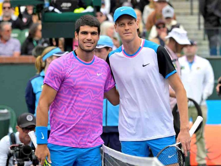 Sinner illude, ma Alcaraz rimonta e vince