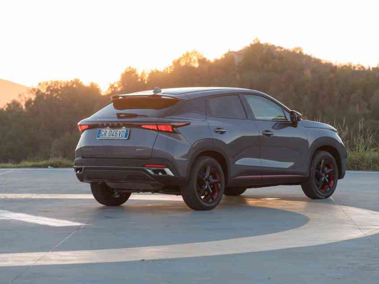 Omoda 5, la "stranezza" di una cinese a benzina