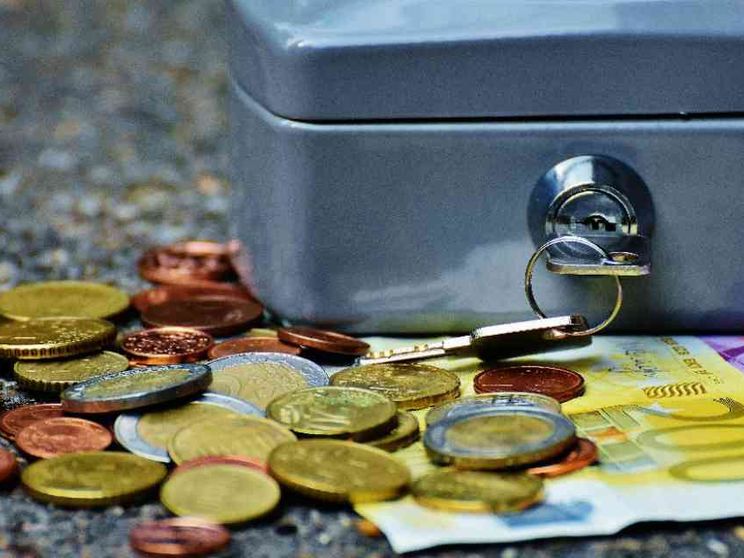 La Bce difende il contante: «Tuteleremo chi preferisce pagare così»