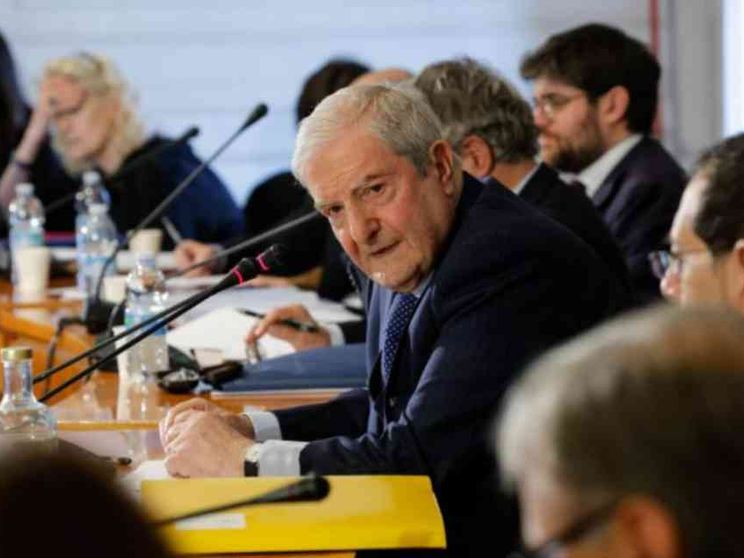 Il presidente della Consulta chiede di fare leggi su fine vita e genitori gay