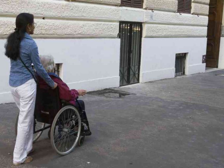 Anziani non autosufficienti, in vigore la «riforma che non c'è»