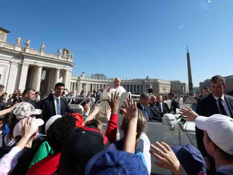 Il Papa: servono più sforzi per trattare, negoziare e finire la guerra