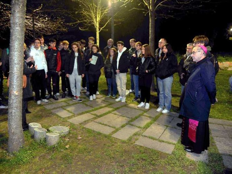 Dall’oratorio al Giardino dei Giusti. «Ragazzi, state dalla parte del debole»