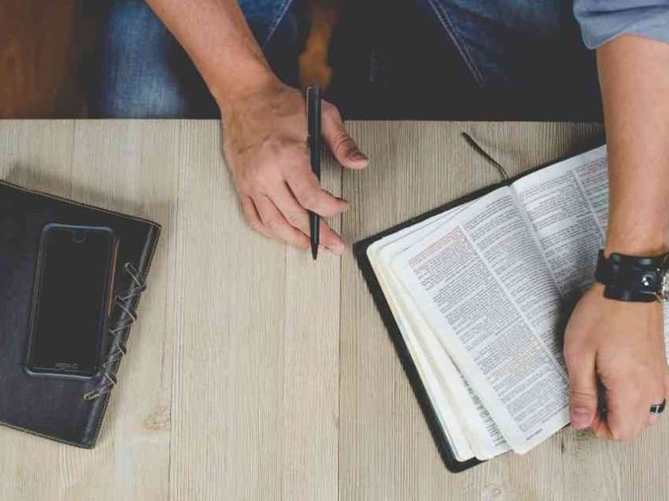 Dal Camerun l'impresa di Ester: «Insegniamo l'italiano ai giovani migranti»