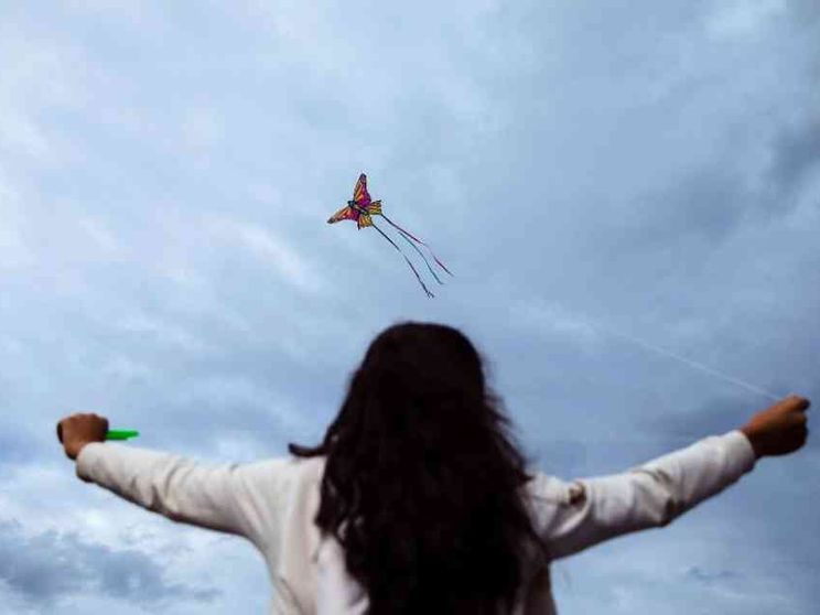 Scatole di sabbia e meteo interiore: come funziona la Pedagogia della gioia