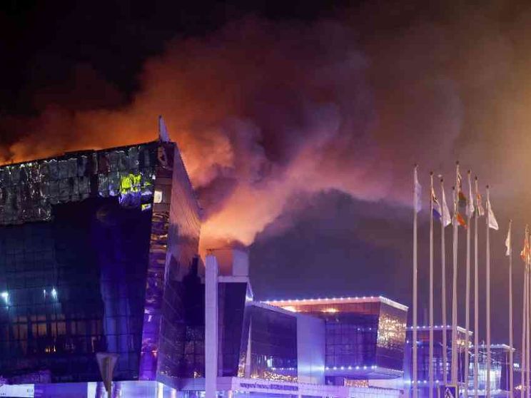 Mosca, strage al teatro: 143 morti, decine di feriti. «Presi i killer»