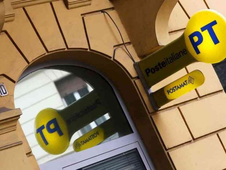 Privatizzazione di Poste, no dei sindacati: «Tagli al personale e agli uffici»