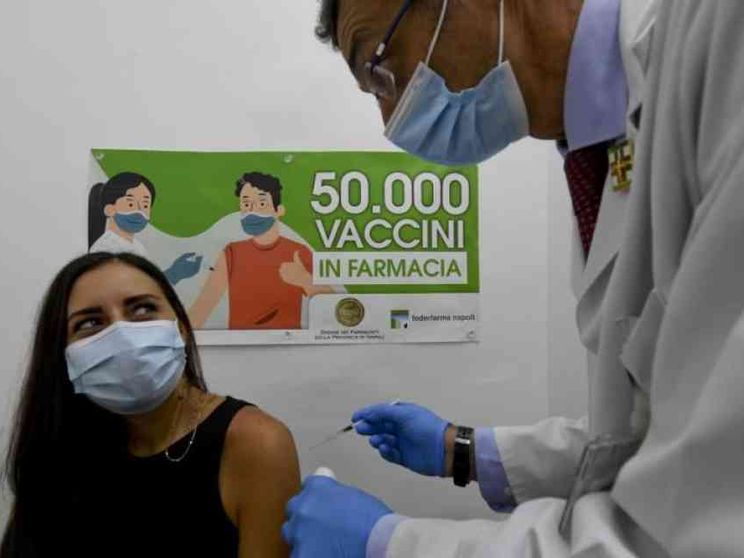 Più servizi nelle farmacie, stop ai diplomifici, meno vincoli in edilizia