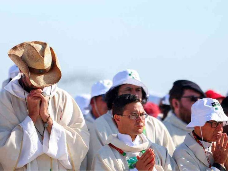 L'abito fa il prete. O forse no