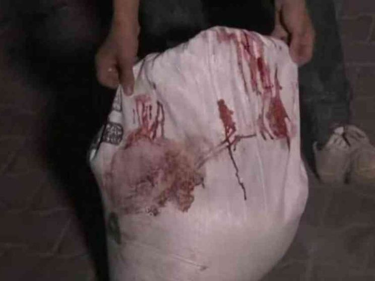 La dignità negata in un sacco di farina insanguinato a Gaza