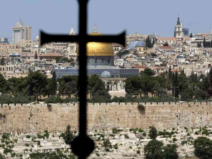 Il Papa ai cattolici di Terra Santa: non vi lasceremo soli