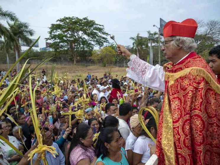 Ortega vieta di nuovo le processioni di Pasqua e schiera la polizia
