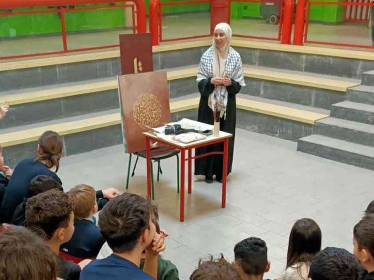 Dal Maghreb a Bergamo, Asmae insegna l'italiano alle famiglie immigrate