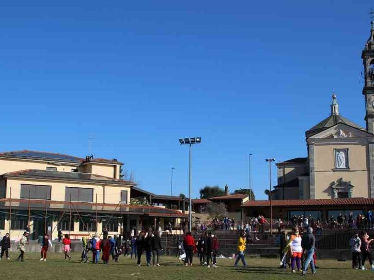 Per la cena di fine ramadan c'è posto solo in oratorio. E la Lega attacca