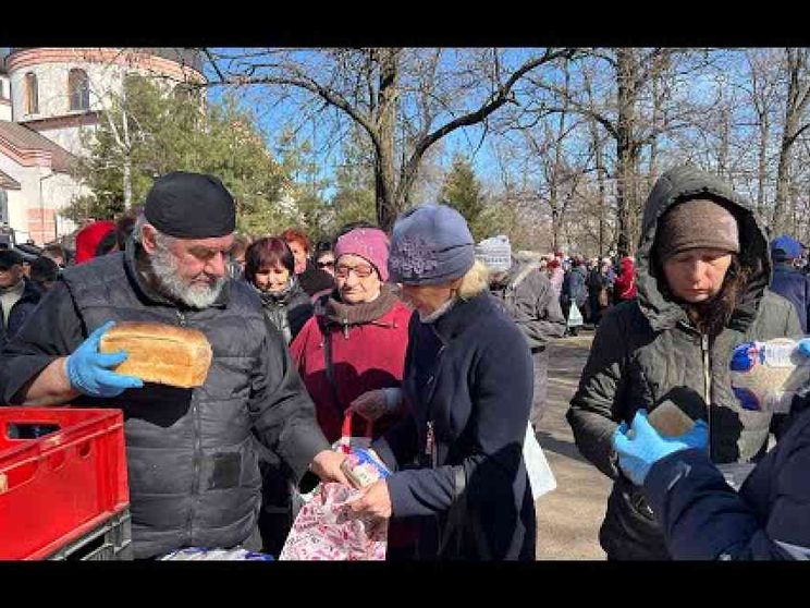 Il pane di Pasqua per sfamare i poveri di guerra a Zaporizhzhia