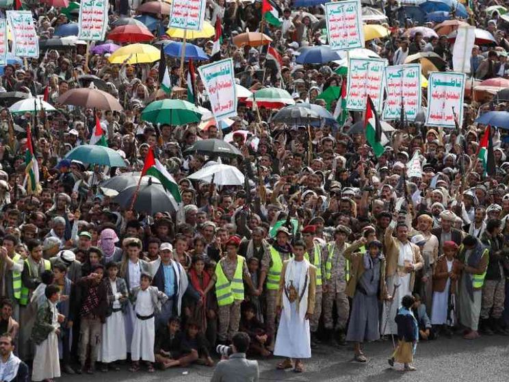 Gli Houthi provocano: 82 attacchi, un flop la missione Usa