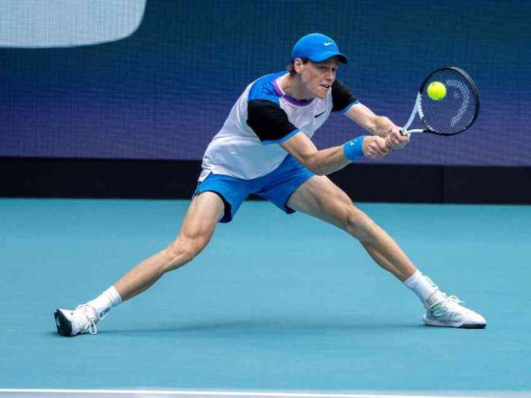 Sinner batte Medvedev e vola in finale a Miami