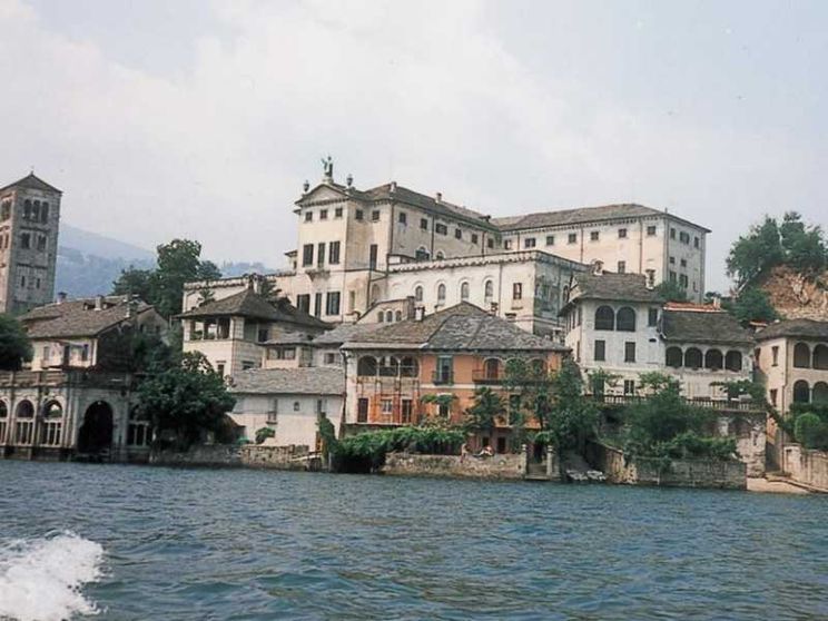 Sul lago d’Orta si medita in battello