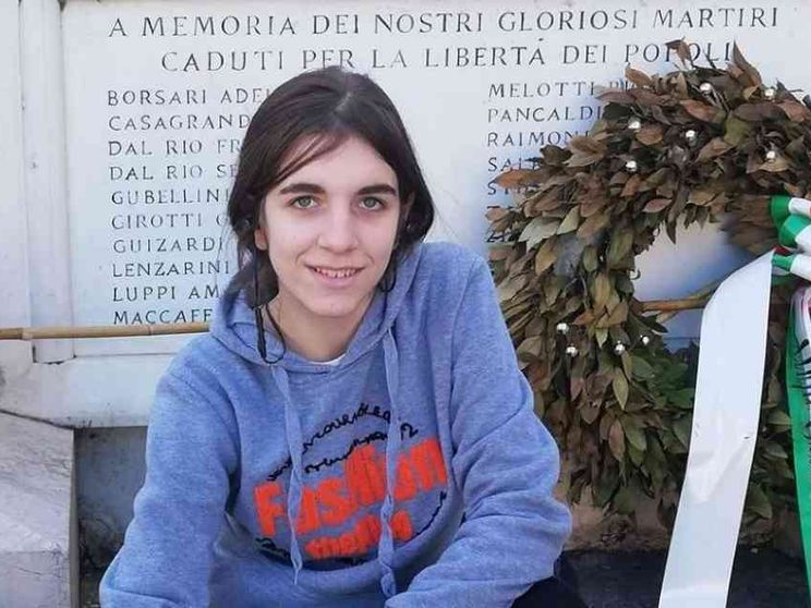 Un centro giovanile in nome di Chiara: «Ragazzi via i cellulari, ora vivete»