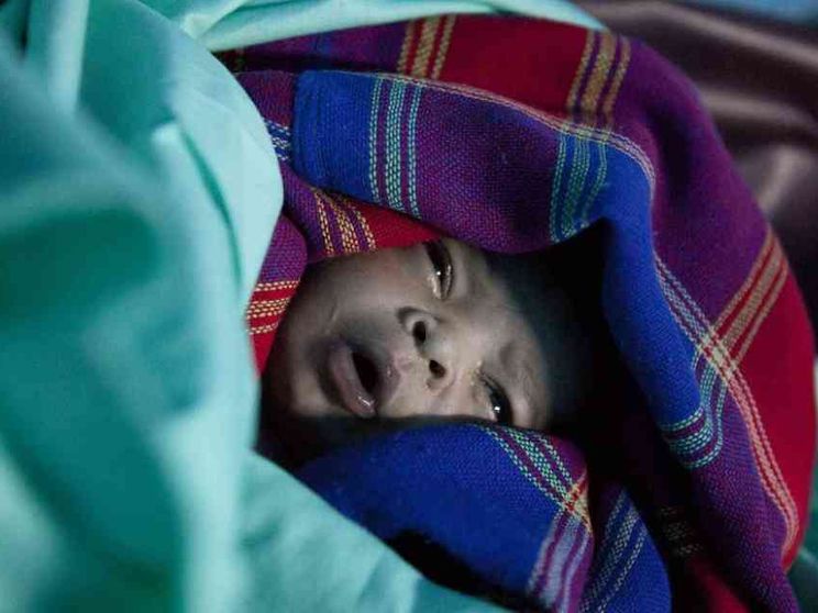 Cala la mortalità infantile sotto i 5 anni. In 25 anni decessi dimezzati