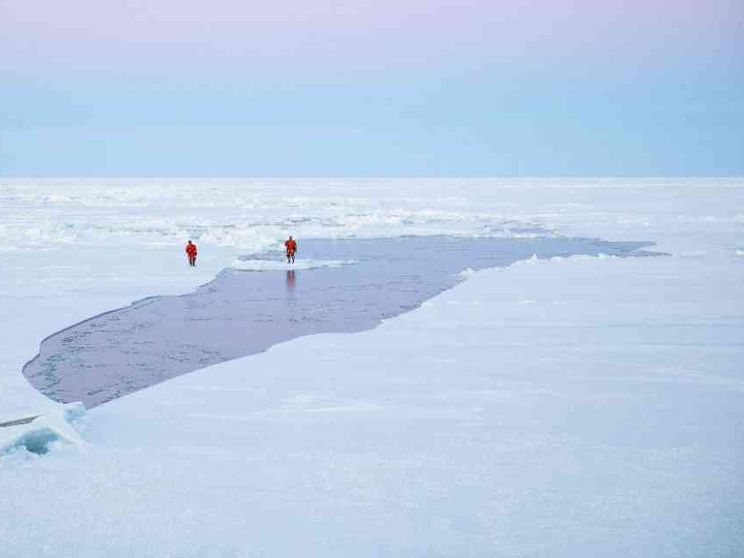Un viaggio tra i ghiacci dei poli per indagare i cambiamenti climatici