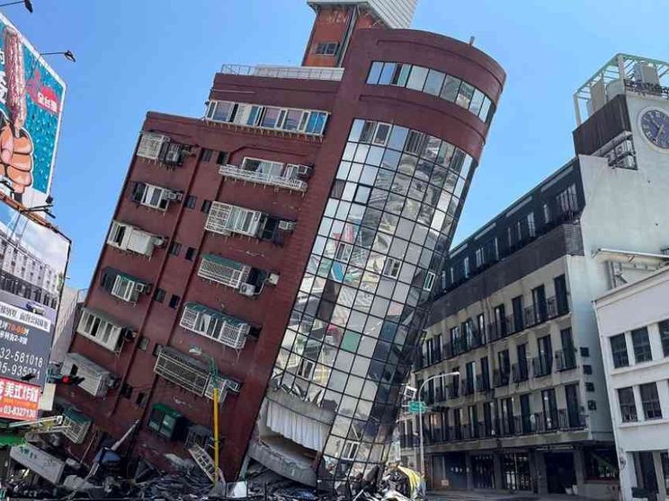 Terremoto di magnitudo 7.4 a Taiwan, morti e feriti sotto le macerie