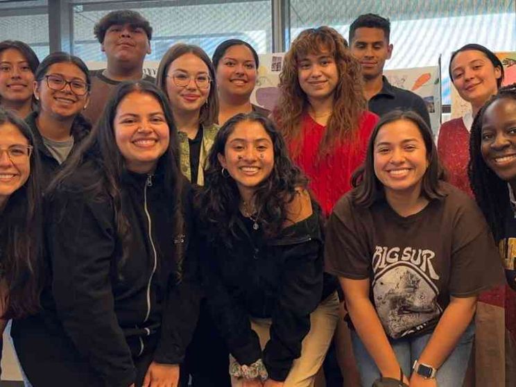 Vestiti griffati e foto sui social: cosa succede a mio figlio? Chiede amore