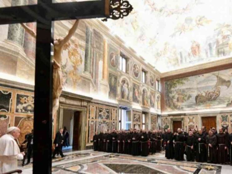 Il Papa: anche i mangiapreti rispettano i francescani