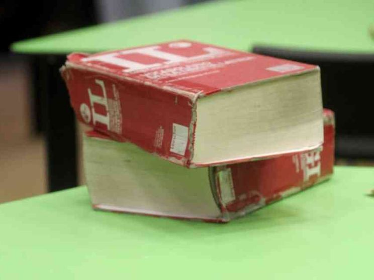 Asterischi, schwa e chiocciole: i rischi di un italiano improbabile