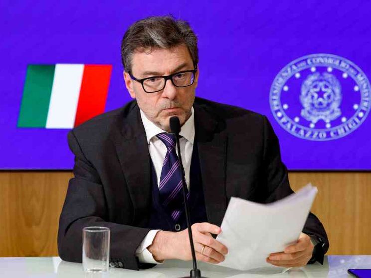 Def, crescita all'1% e debito in risalita. Giorgetti: nuovi tagli alla spesa